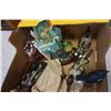 Image 3 : BOX OF COLLECTIBLE FIGURES