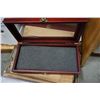 Image 5 : BOX OF NEW DISPLAY CASES