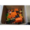 Image 2 : VINTAGE TONKA TRUCK AND BOX OF VINTAGE VEHICLES