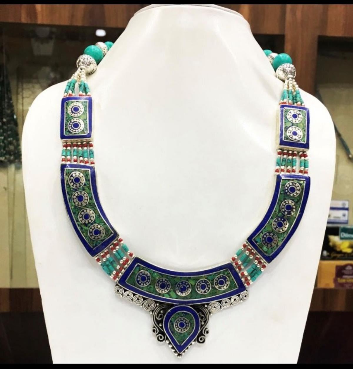 Pendentif Népalais En Lapis-lazuli, Corail Et Turquoise - Bijou Tibétain Argenté