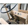 Image 14 : White 5,000lb Forklift