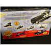 Image 2 : JOHNNY LIGHTNING BATMOBILE 1:24 SCALE DIE-CAST MODEL KIT