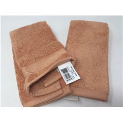 Lot of Wamsutta Finger Tip Towels