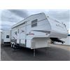 Image 2 : 2006 Crossroad Zinger Model 29BS 5th wheel trailer. Includes galley and back bedroom slide outs, pri