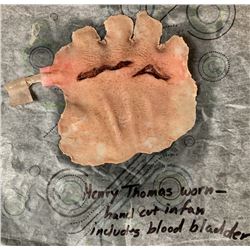 The Haunting of Hill House (2018–) - FX Henry Thomas Hand Appliance With Blood Bladder