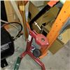 Image 3 : RED AND GREEN WINE CORKER MANUAL MACHINE