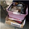 Image 1 : TOTE OF HOCKEY MEMORABILIA AND BINDER OF HOCKEY CARDS