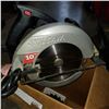 Image 2 : 10 AMP 7-1/4 CIRCULAR SAW IN BOX LIGHT USED