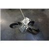 Image 1 : 4 HEAVY DUTY CASTORS
