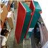 Image 1 : 2 GREEN AND RED UNDER BED TOTES
