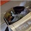 Image 3 : BOX OF NEW PLANTERS, BOX OF PLANTERS, AND FIGURES