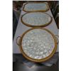 Image 1 : 3 RATTAN AND PEARLIZED SERVING TRAYS
