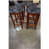 Image 2 : 4 STUDDED LEATHER SWIVEL BAR STOOLS