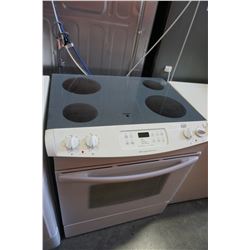 FRIGIDAIRE WHITE GLASS STOVE SELF CLEANING OVEN, TESTED AND WORKING GUARANTEED