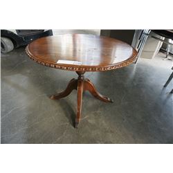 DUNCAN PHYFFE OVAL PARLOUR TABLE