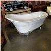 Image 1 : NEW CLAWFOOT TUB