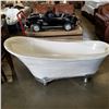 Image 2 : NEW CLAWFOOT TUB