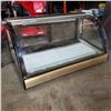 Image 2 : CURVED GLASS FRONT, HOT HOLD WORKING COUNTERTOP DISPLAY UNIT