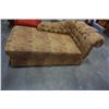 Image 1 : UPHOLSTERED BUTTONBACK CHAISE