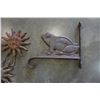 Image 2 : LOT OF METAL SUN AND LIZARD WALL HANGERS