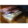 Image 1 : BOX OF SHEETS AND TABLE CLOTH