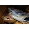Image 5 : BOX OF SHEETS AND TABLE CLOTH
