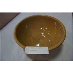 ALBERTA POTTERIES REDCLIFF BEIGE MIXING BOWL