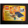 Image 1 : LEGO 5004932 PASSPORT TRAVEL SUITCASE Brand New MINIFIGURE