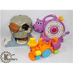 FLAT OF ASSORTED KIDS TOYS INCLUDING VTECH