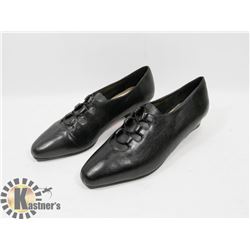 MONIQUES BLACK SZ 6.5