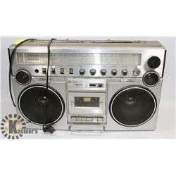 VINTAGE GHETTO BLASTER