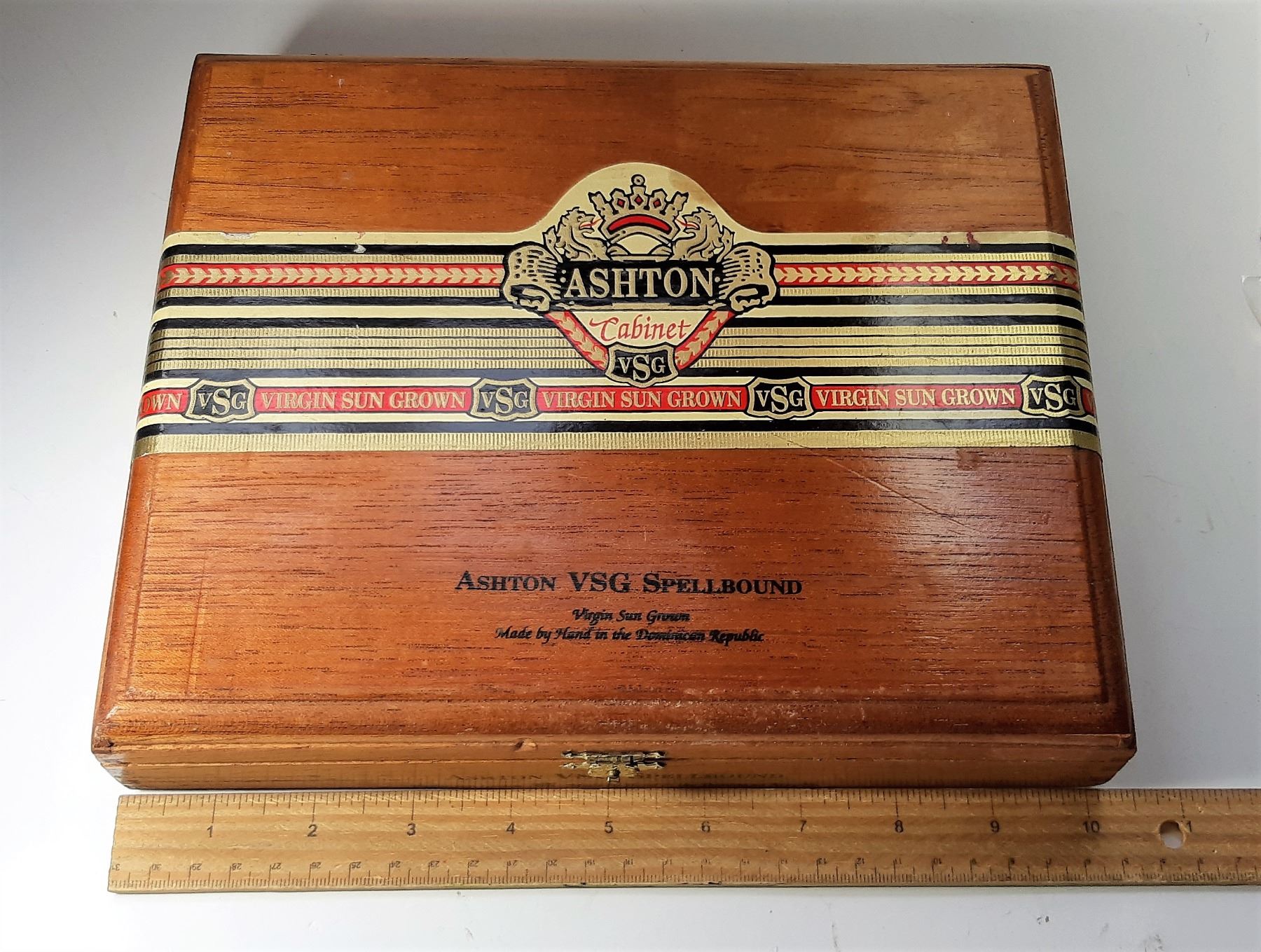 23) CEDAR CIGAR BOX FROM THE Kastner Auctions