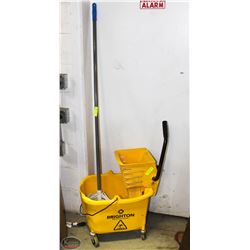 INDUSTRIAL MOP AND BUCKET
