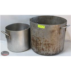 1 LARGE STOCK POTS & 1 SMALL STOCK POT.