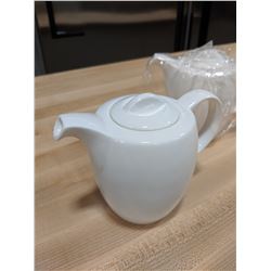 20OZ/600ML WHITE PORCELAIN COFFEE POTS - LOT OF 2