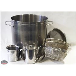 STOCK POT WITH STRAINERS.
