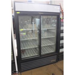 UPRIGHT TRUE PASS-THROUGH DISPLAY COOLER