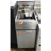 Image 1 : FRYMASTER DUAL-BASKET DEEP FRYER W/ BASKETS