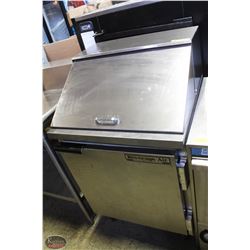BEVERAGE AIR REFRIGERATED PREP TABLE WITH COVER