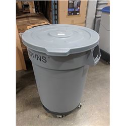 32 GALLON ROUND TRASH CAN WITH LID AND DOLLY