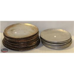LOT OF APPROX. 25 ASSORTED SIZE PIZZA PANS