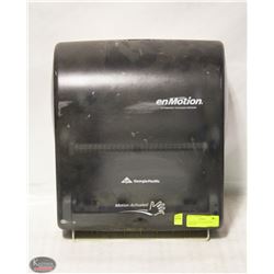 EN MOTION TOUCHLESS TOWEL DISPENSER