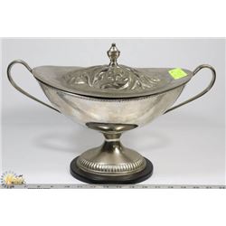 VINTAGE LARGE TABLE CENTERPIECE COVERED DISH