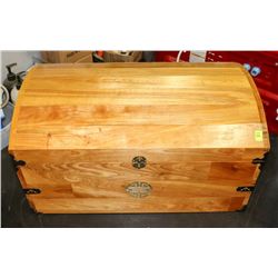 SOLID WOOD STORAGE TRUNK, 24"X15.5"X13".
