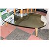 Image 1 : KIDNEY BEAN SHAPE MIRRORED GLASSTOP COFFEE TABLE
