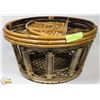 Image 1 : 2 WICKER BAMBOO PLANTER AND SHELF
