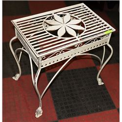 METAL DECORATIVE TABLE, 23.5"X16"X23"