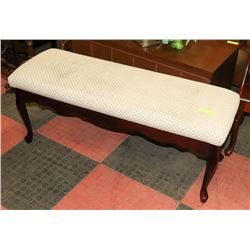 ESTATE UPHOLSTERED BENCH.