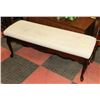 Image 1 : ESTATE UPHOLSTERED BENCH.