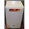 Image 1 : GE MINI FRIDGE.